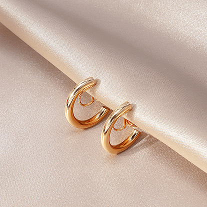 Chic Pearl Cluster C-Shape Clip-On Earrings with Knot Detail and Mosquito Coil Tray