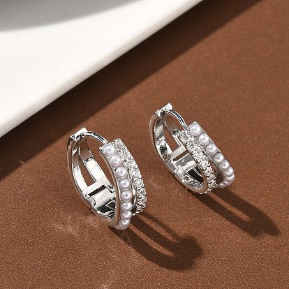 Двухслойные латунные серьги-кольца с микропаве из прозрачных кубических цирконий., с пластмассовой жемчужиной abs, без кадмия и без свинца, долговечный, стойки покрытие