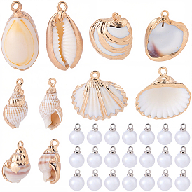 Ювелирные изделия, включая подвески из ракушек и смолы.