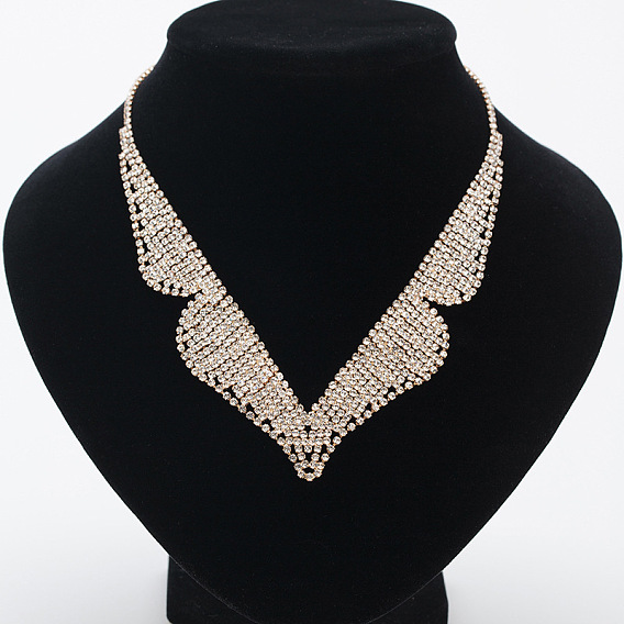Stylish Short Necklace for Women - Lock Collar Chain with Decorative Pendant