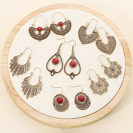 Bohemian Palace Style U-shaped Earrings with Ethnic Baroque Design and Hollow Flower Pattern
