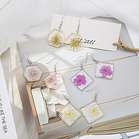Resin dried flower earrings - geometric, creative, summer design, fashionable, unique.