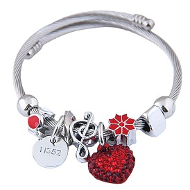 Metal Heart Pendant Bracelet with Dazzling Multi-Element Accents - Fashionable and Versatile!