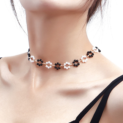 Black and White Gradual Change Daisy Pearl Necklace - Beach Style, Single Layer.
