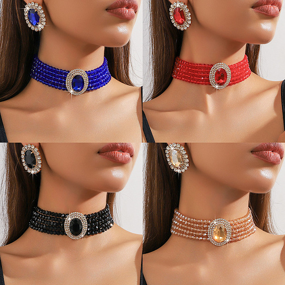 Овальный комплект из латунных, стеклянных и пластиковых бусин с цепочкой-ошейником и серег-гвоздиков