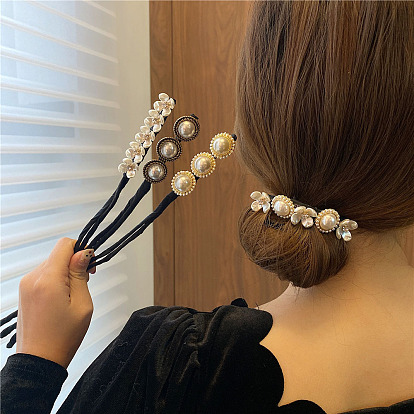 Pearl Flower Hairpin for Lazy Hairstyling - Elegant and Simple Hair Braiding Tool.