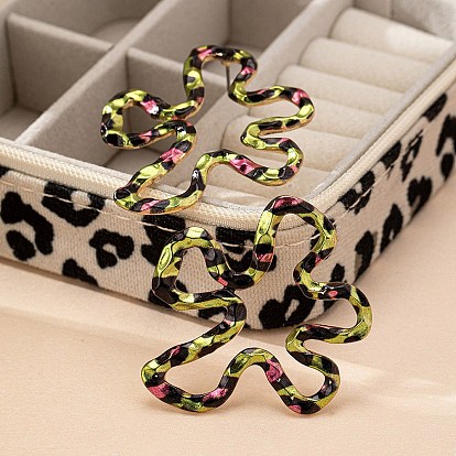 Серьги-гвоздики из сплава с цветком и леопардовым принтом