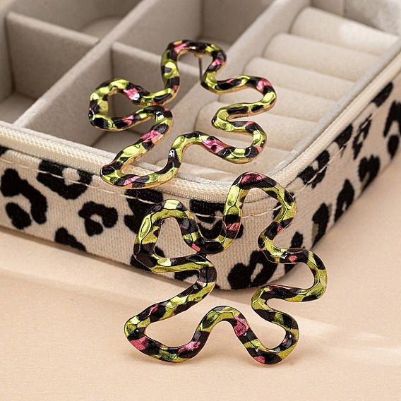 Серьги-гвоздики из сплава с цветком и леопардовым принтом