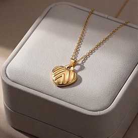 304 Collares colgantes de corazón texturizados de acero inoxidable para mujer