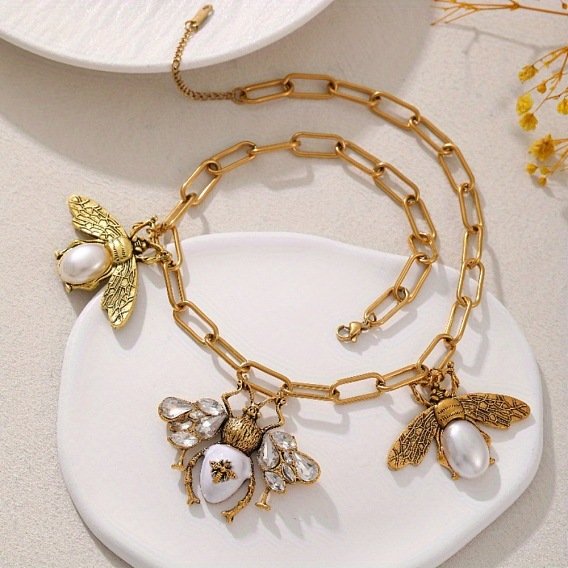 Кулон в виде пчел из сплава с кристаллами и стразами, подвеска-нагрудник с искусственным жемчугом., белые