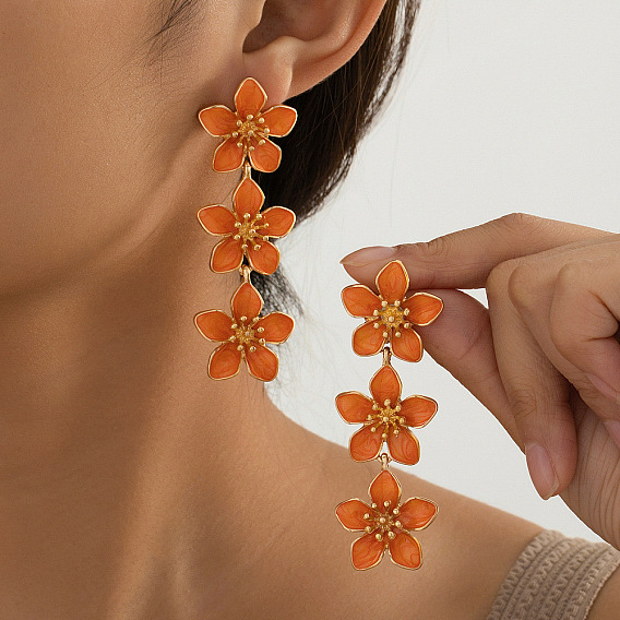 Серьги-гвоздики из цветочного сплава и страз, с эмалью, золотые