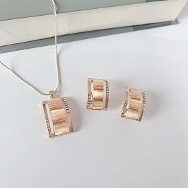 Комплект из ожерелья и серег-гвоздиков из прямоугольного сплава с кошачьим глазом и хрустальными стразами