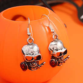 Череп из сплава с серьгами-подвесками из роз