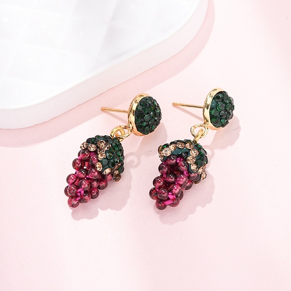 Серьги-гвоздики из виноградной латуни и полимерной глины со стразами, с естественной гранат