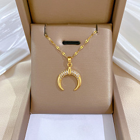 Moon-shaped luxury banquet wedding necklace, versatile collarbone chain, titanium steel chain.
