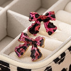 Серьги-гвоздики из сплава с бантом и леопардовым принтом