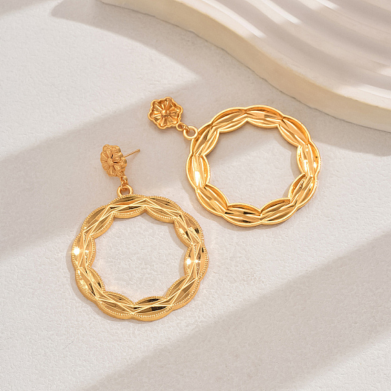 Преувеличенные текстурированные серьги-гвоздики из сплава с подвесками