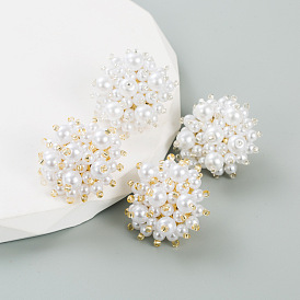 Fashionable Pearl Flower Ear Studs - Elegant and Sophisticated, Perfect for Parties and Banquets.