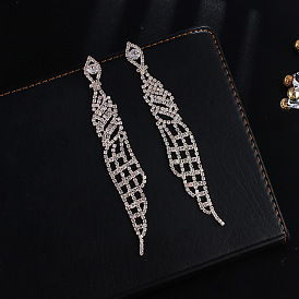 European and American long earrings with rhinestone welding grid personality tassel claw chain ear pendant.