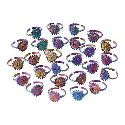 Couleur arc-en-ciel 304 rond plat en acier inoxydable avec anneau de manchette initial, bague ouverte alphabet pour femme, sans cadmium et sans nickel et sans plomb