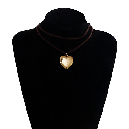 Adjustable Velvet Choker Necklace with Heart Pendant - Minimalist, Fashionable, Trendy.