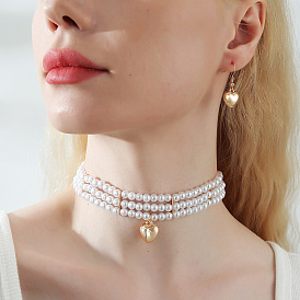 Collier de perles triple brin fait à la main, serti d'un pendentif en forme de cœur, bijoux de style européen et américain pour femmes