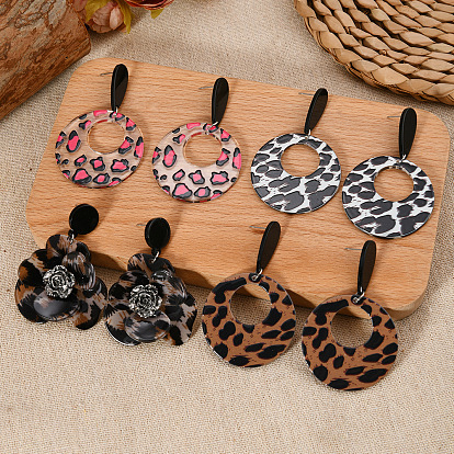 Стильные акриловые серьги-гвоздики с леопардовым принтом