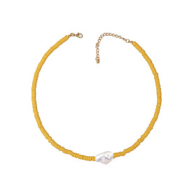 Collier de perles de style bohème avec pendentif unique en argile douce