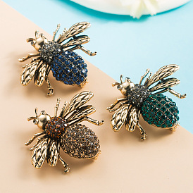 Exaggerated Alloy Bee Brooch with Rhinestones, Fashionable and Versatile Clothing Accessory for Women