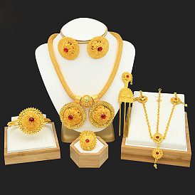 Ожерелье из сплава с подвеской, серьги-гвоздики, браслет-манжета, кольцо, заколка для волос и повязка на лоб