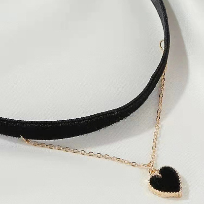 Double-layered heart pendant velvet cloth necklace - feminine and elegant neck chain.