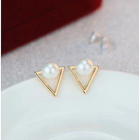 Fashion Metal Triangle Pearl Earrings for Women, Elegant and Delicate Ear Studs