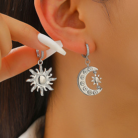 Серьги-кольца из латуни и хрустальных страз, луна и солнце, слева и справа