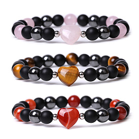 Bracelet extensible en perles de cœur mélangées de pierres précieuses naturelles et synthétiques