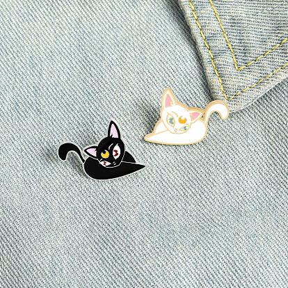 Cute Cartoon Cat Couple Brooch Pin - Creative Black and White Feline Design Fashion Accessory with Enamel Coating