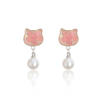 Серьги-гвоздики из сплава и смолы в форме кошки, с пластиковой жемчужины