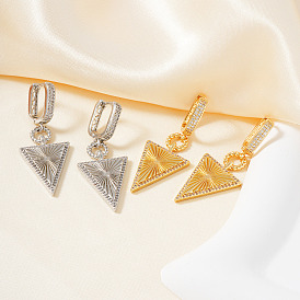 Элегантные треугольные серьги-кольца из латуни с прозрачным кубическим цирконием