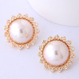 Metallic Elegant Pearl Earrings - Minimalist, Chic, Sophisticated.