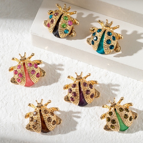 Брошь из сплава со стразами для рюкзака, коровка