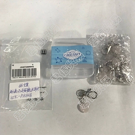 Porte-clés quartz rose naturel, avec fermoirs mousqueton pivotants en alliage et anneaux fendus en fer