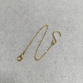Cadena de latón con cierres de mosquetón de aleación y gancho en forma de S de acero inoxidable.