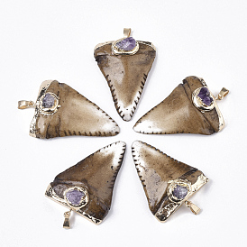 Harz große spitze Anhänger, mit Messingschnappbügeln und natürlichem Amethyst, Haifischzahnform, golden