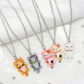 Cute Cat Pendant Necklace for Best Friend - Fashionable and Minimalist Accessory