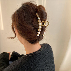 Vintage Metal Pearl Hair Clip - Elegant and Stylish Hair Accessory