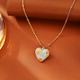 Подвеска в виде цветка в форме сердца из латуни с эмалью, цепочка-спутник., золотые