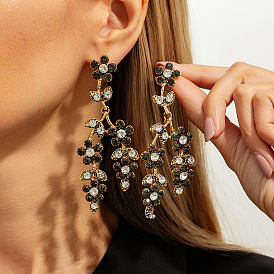 Серьги-гвоздики из сплава со стразами ко Дню святого Валентина, цветок