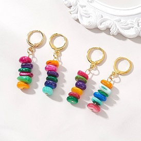 Латунные серьги обруча, с окрашенными бусинами из натуральной пресноводной ракушки