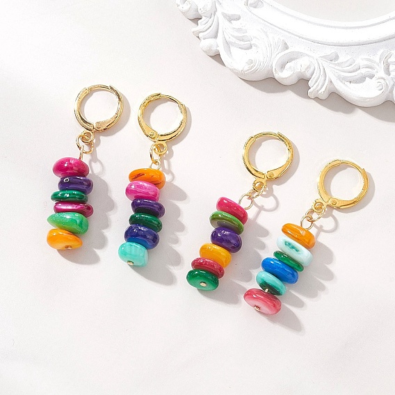 Латунные серьги обруча, с окрашенными бусинами из натуральной пресноводной ракушки
