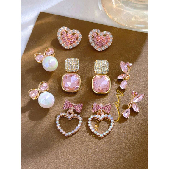 5 пары серег-гвоздиков из сплава, со стеклом, стразами и пластиковым жемчугом, золотые, сердце, бант и квадрат
