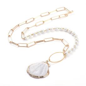 Colliers pendentifs coquille, avec des chaînes de trombones en fer, verre perle perle, anneau de liaison en laiton et perles rondes